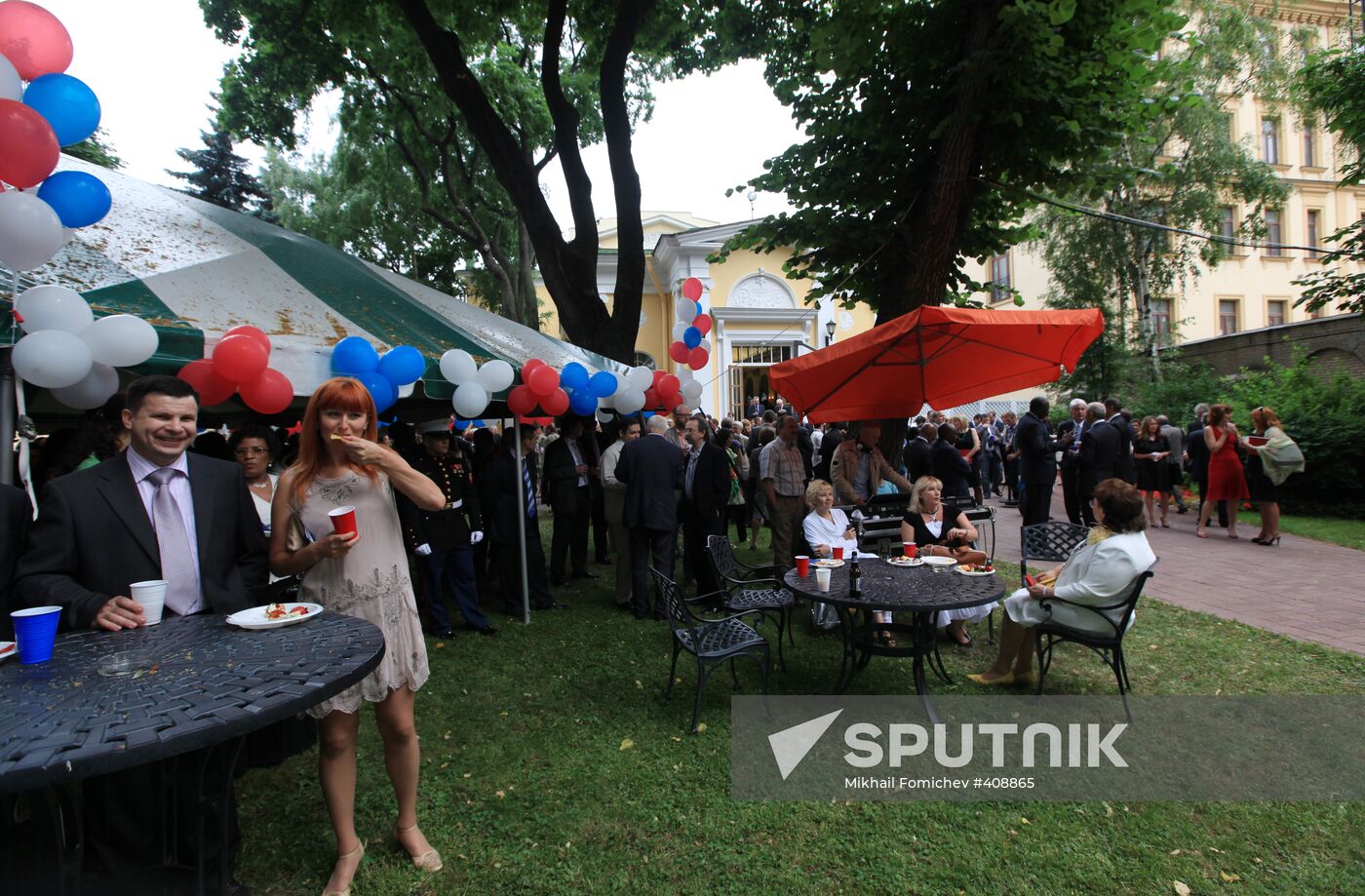 Reception in U.S. Embassy to celebrate Independence Day