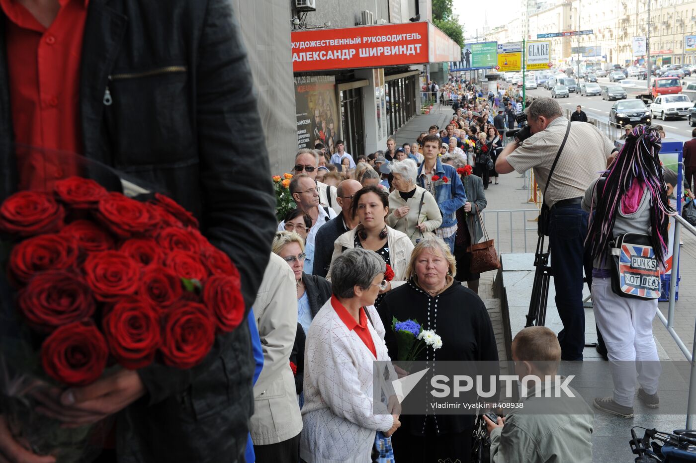 Paying last respects to Lyudmila Zykina