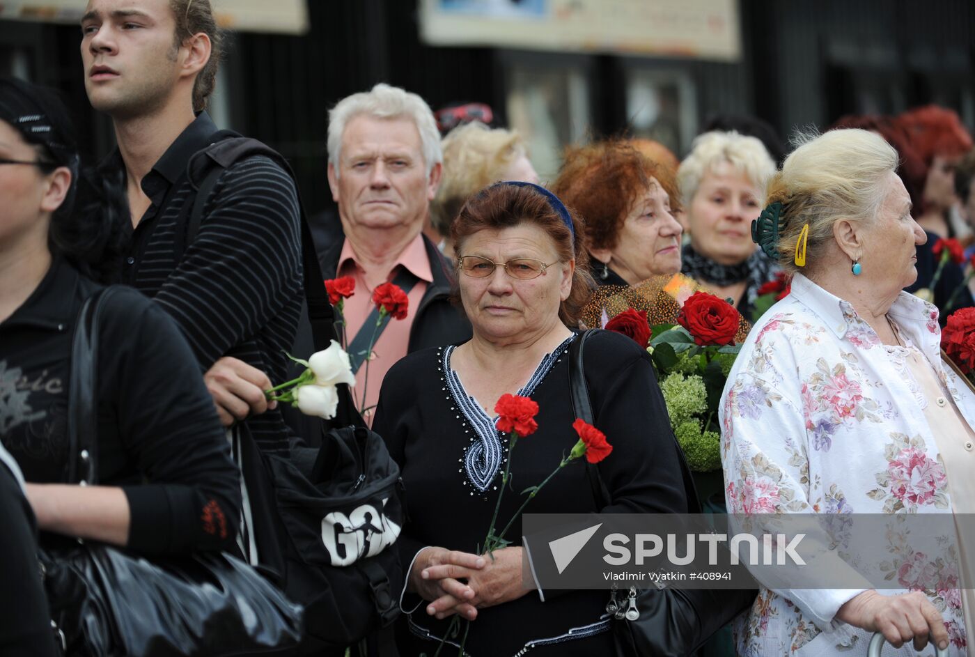 Paying last respects to Lyudmila Zykina