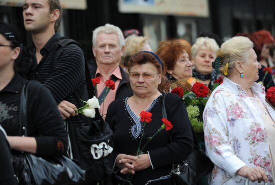 Paying last respects to Lyudmila Zykina