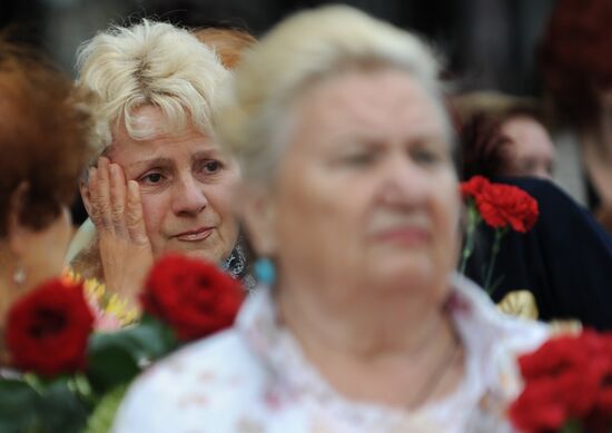 Paying last respects to Lyudmila Zykina