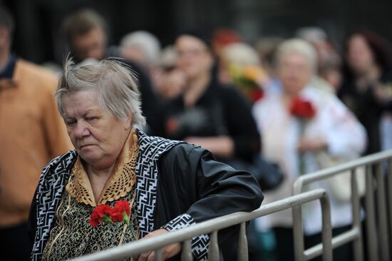 Paying last respects to Lyudmila Zykina