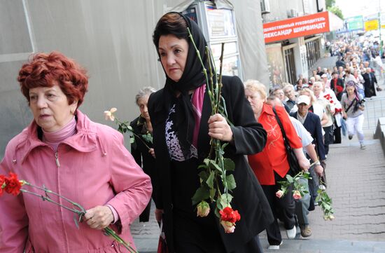 Paying last respects to Lyudmila Zykina