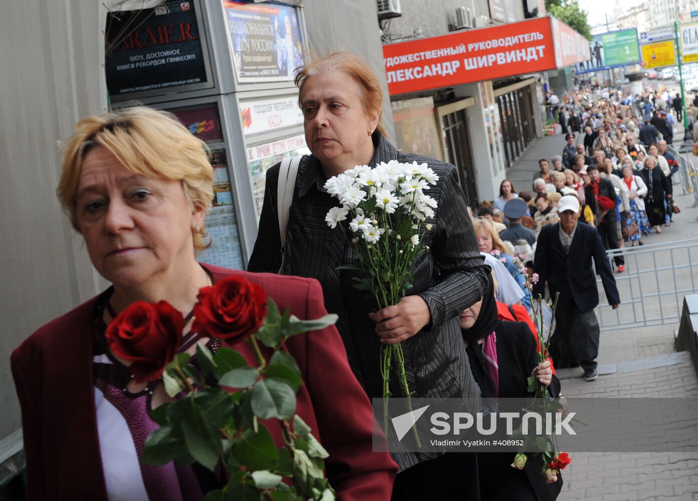 Paying last respects to Lyudmila Zykina