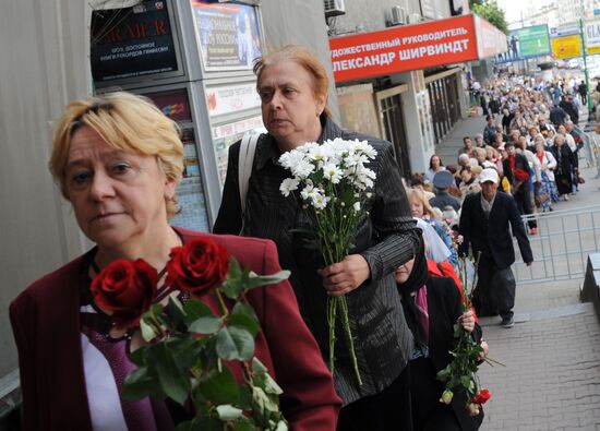 Paying last respects to Lyudmila Zykina