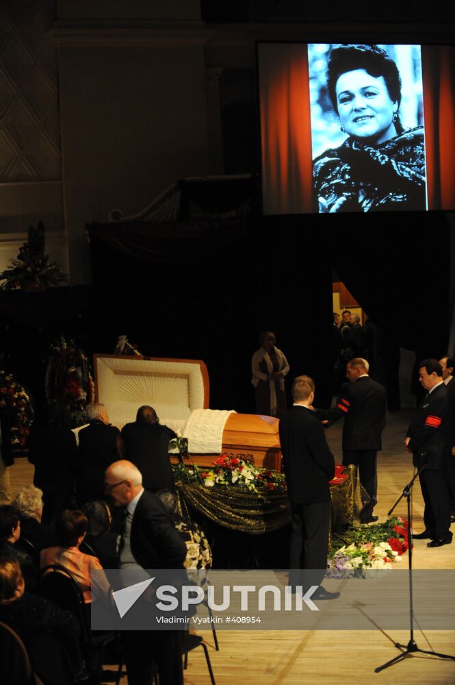 Paying last respects to Lyudmila Zykina