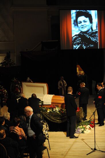 Paying last respects to Lyudmila Zykina