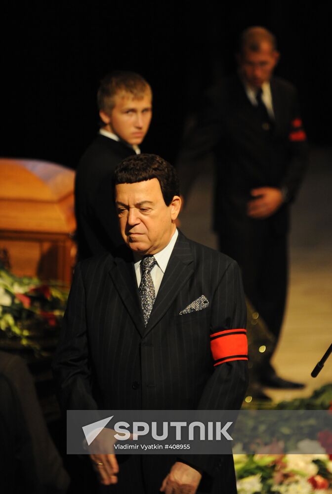 Paying last respects to Lyudmila Zykina