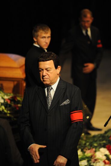 Paying last respects to Lyudmila Zykina