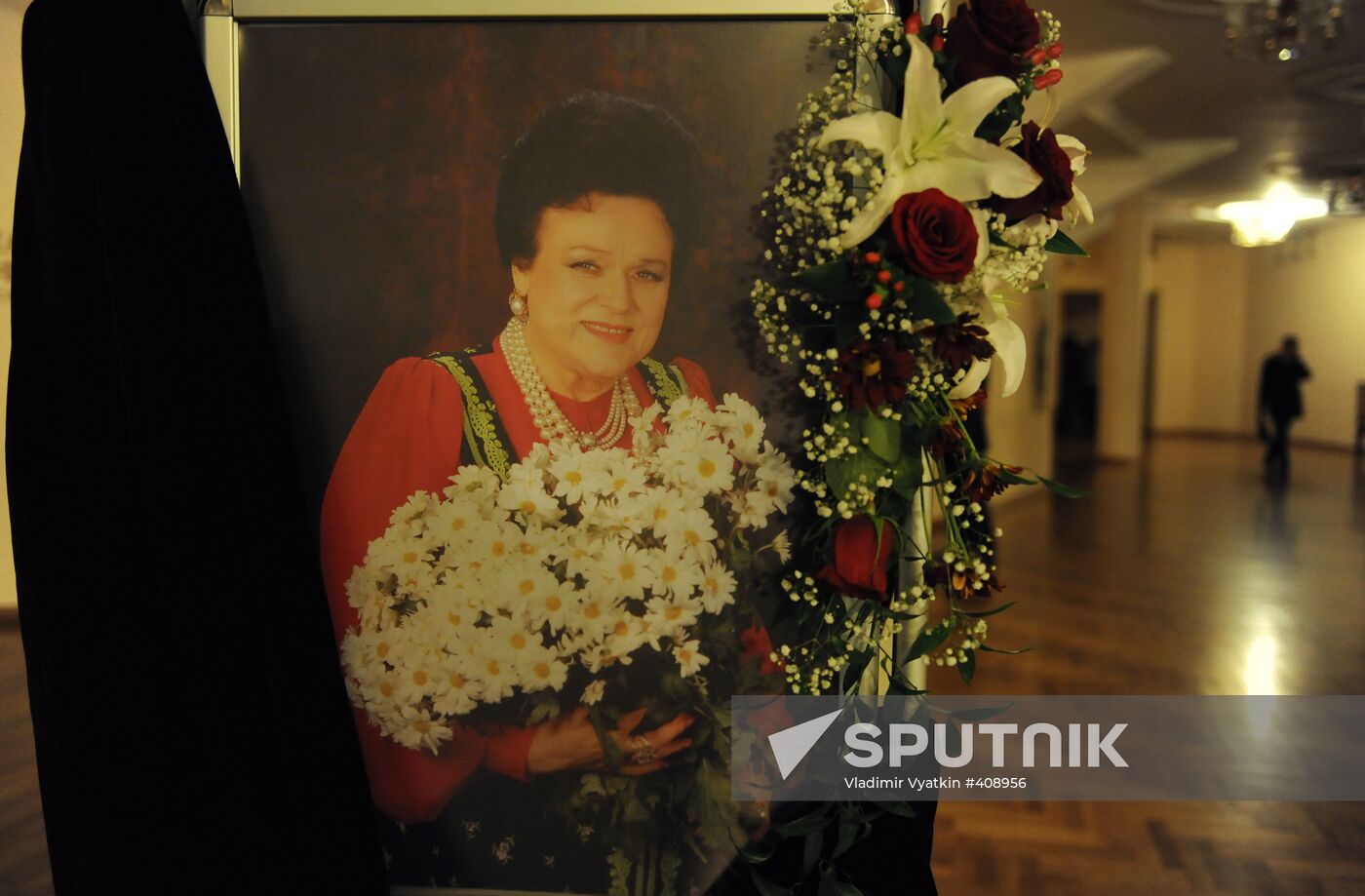 Paying last respects to Lyudmila Zykina