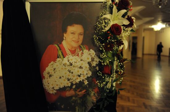Paying last respects to Lyudmila Zykina