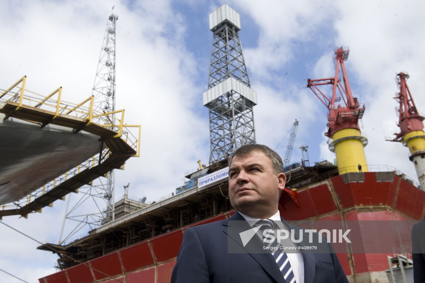 Defense Minister Anatoly Serdyukov visiting the Sevmash industrial association in Severodvinsk. Background: marine ice-proof stationary platform "Prirazlomnaya". Location: Russia, Arkhangelsk region, Severodvynsk. Author: Sergey Guneev/Sputnik. Defense Minister Anatoly Serdyukov