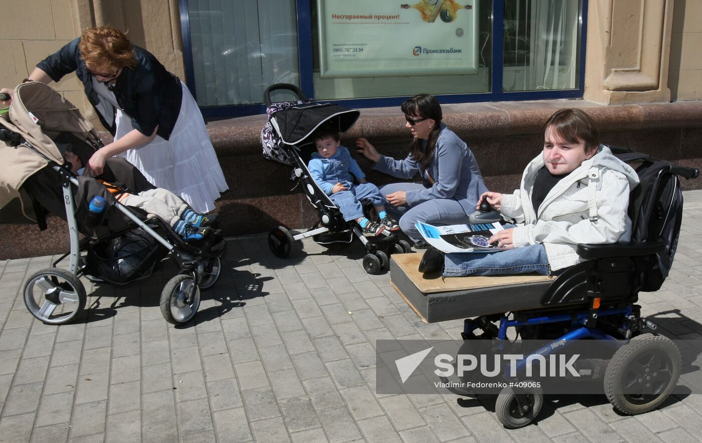 Action on Kutuzovsky Prospekt to support incapacitated people