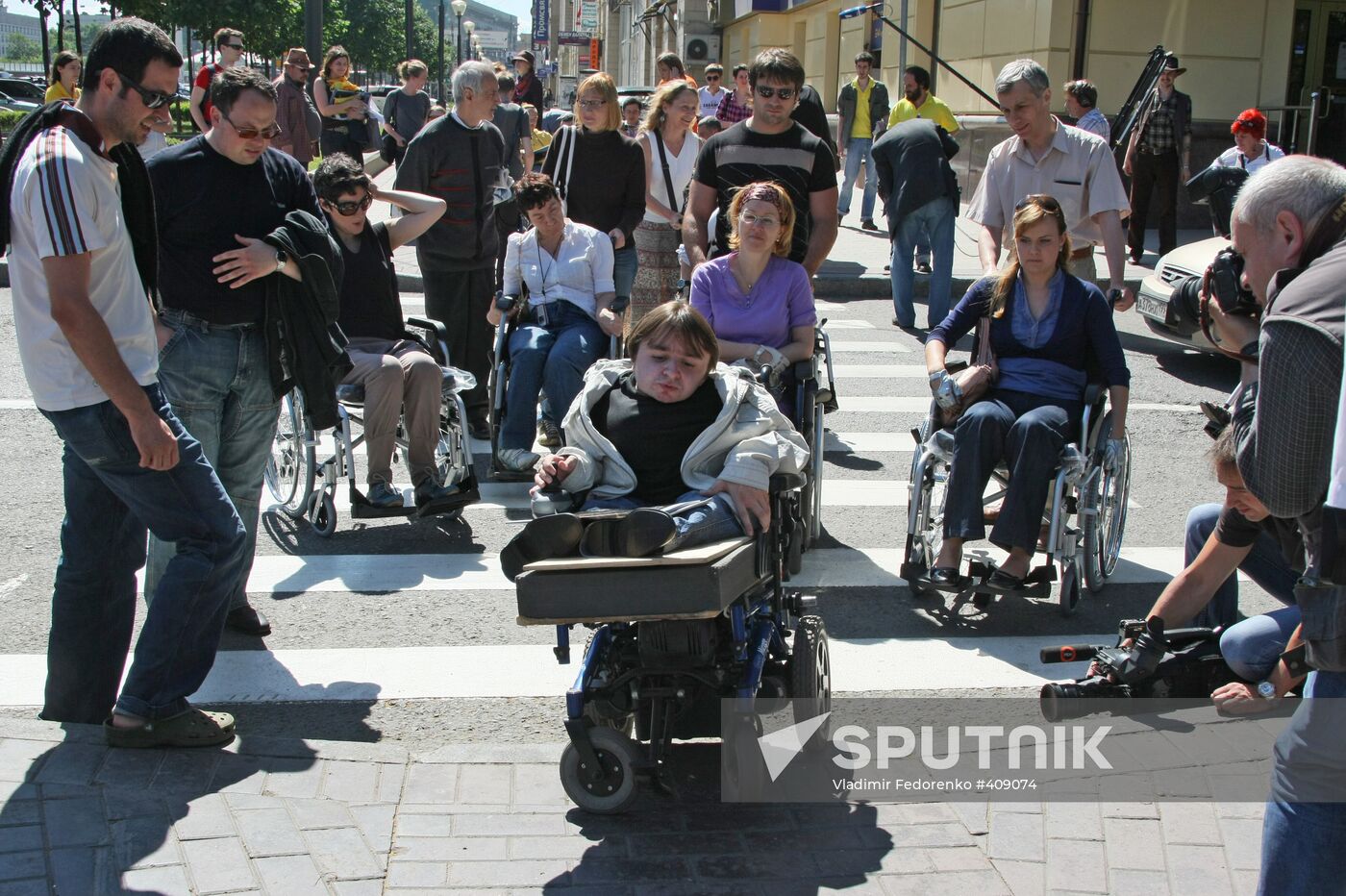 Action to support incapacitated people on Kutuzovsky Prospekt