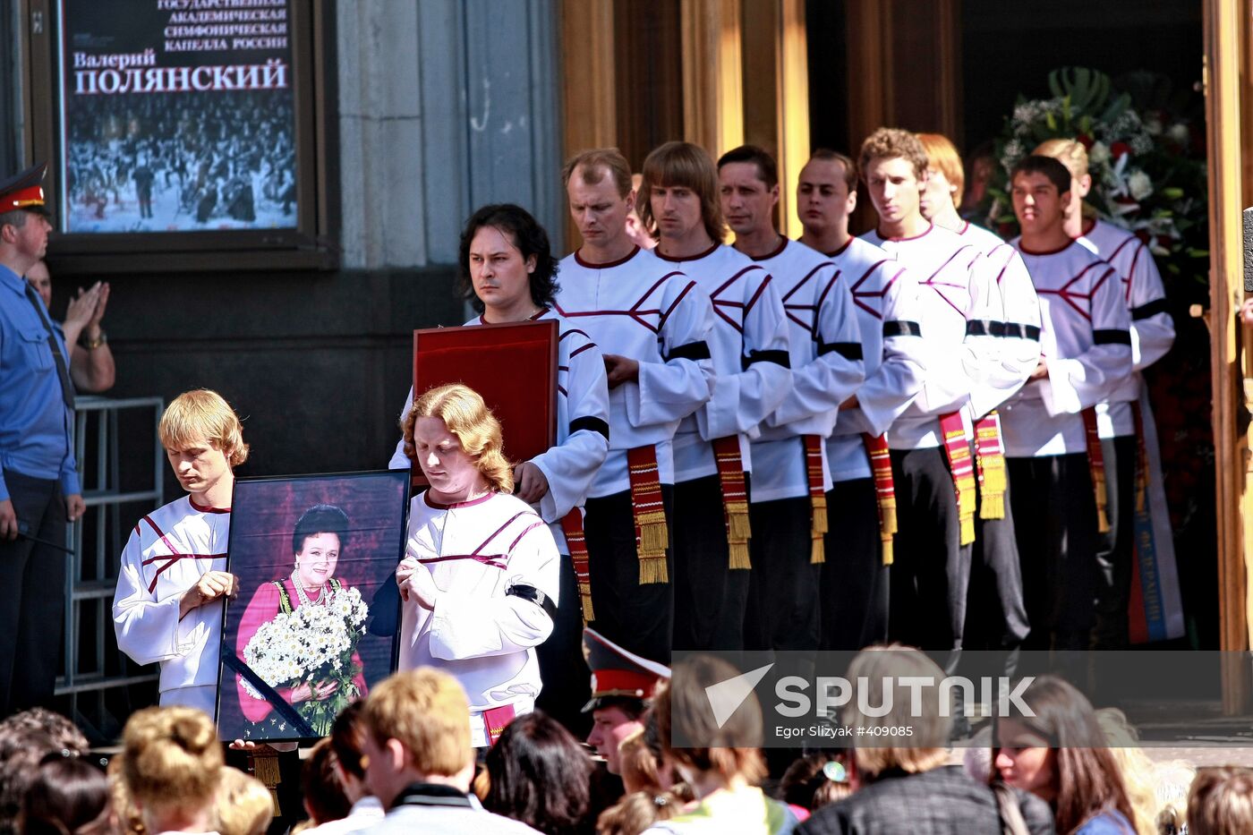 People bid farewell to Lyudmila Zykina
