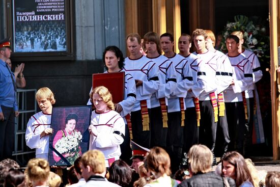 People bid farewell to Lyudmila Zykina