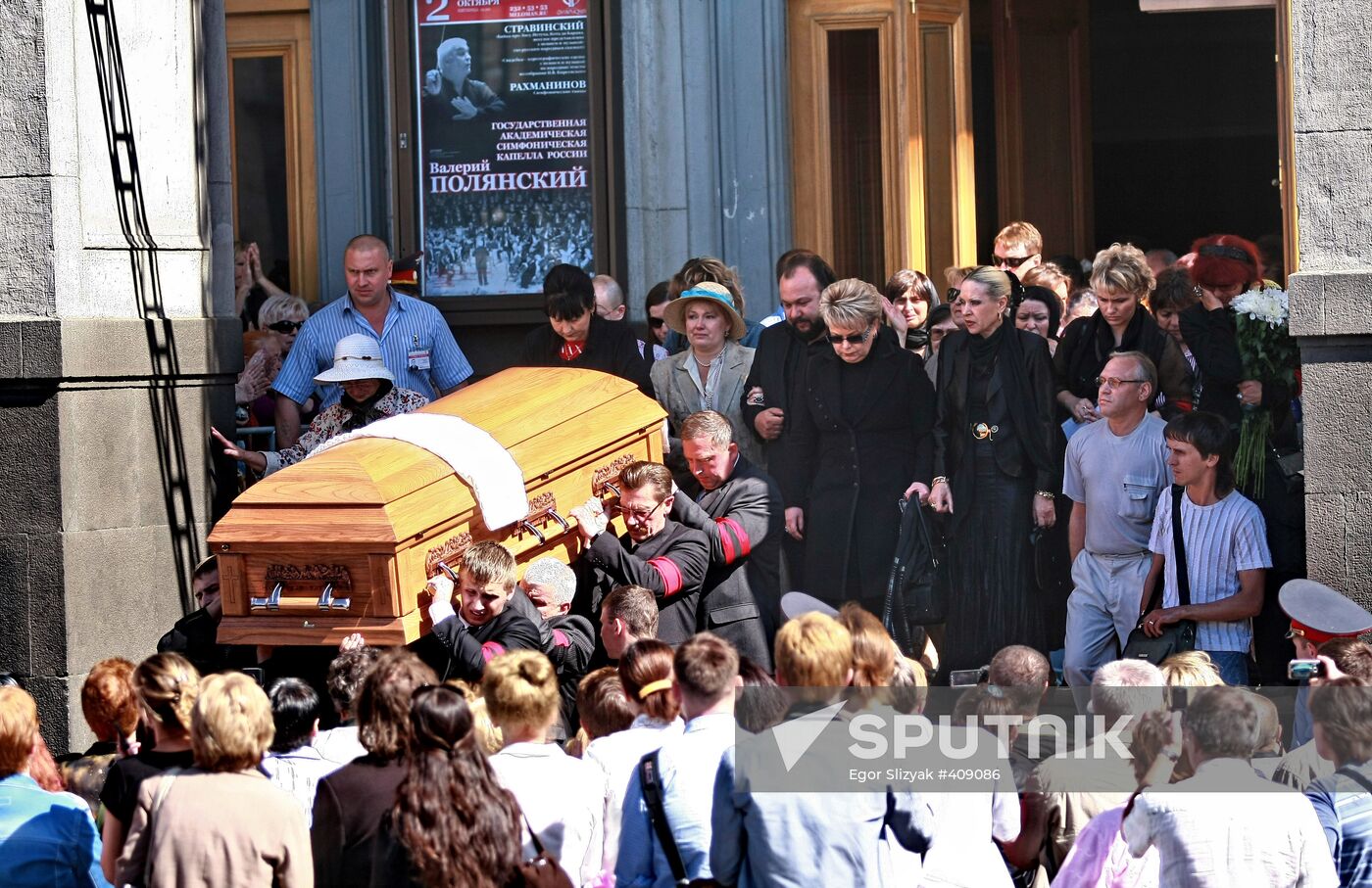 People bid farewell to Lyudmila Zykina