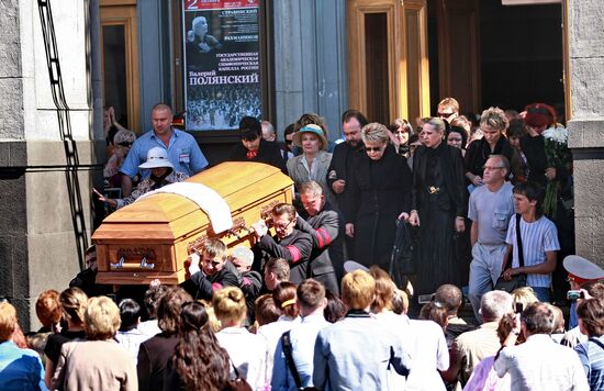 People bid farewell to Lyudmila Zykina