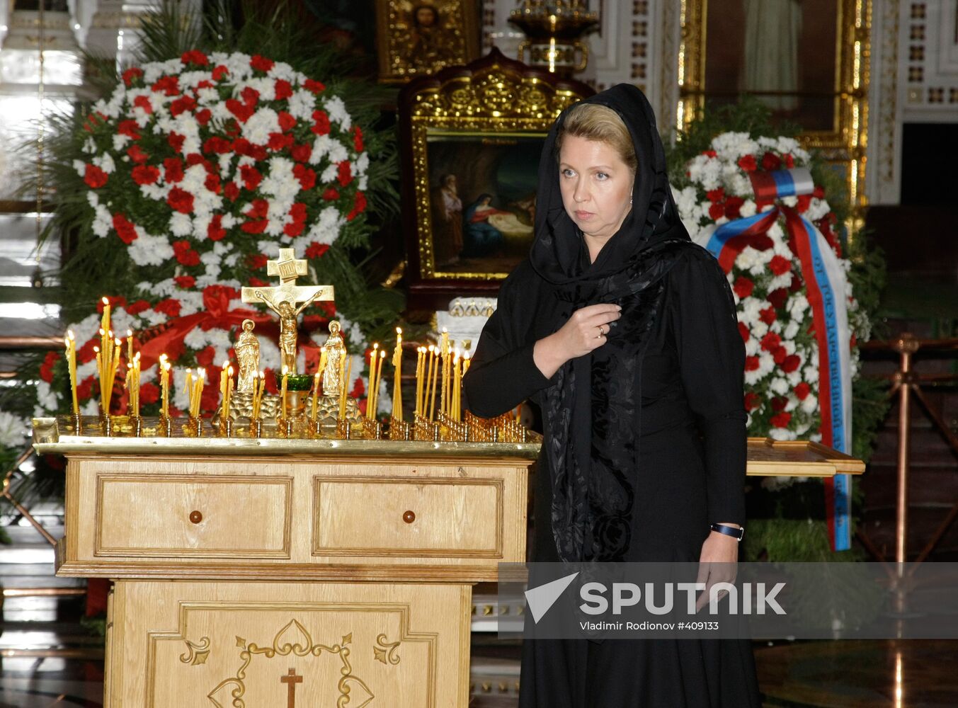 Svetlana Medvedeva bisd farewell to singer Lyudmila Zykina