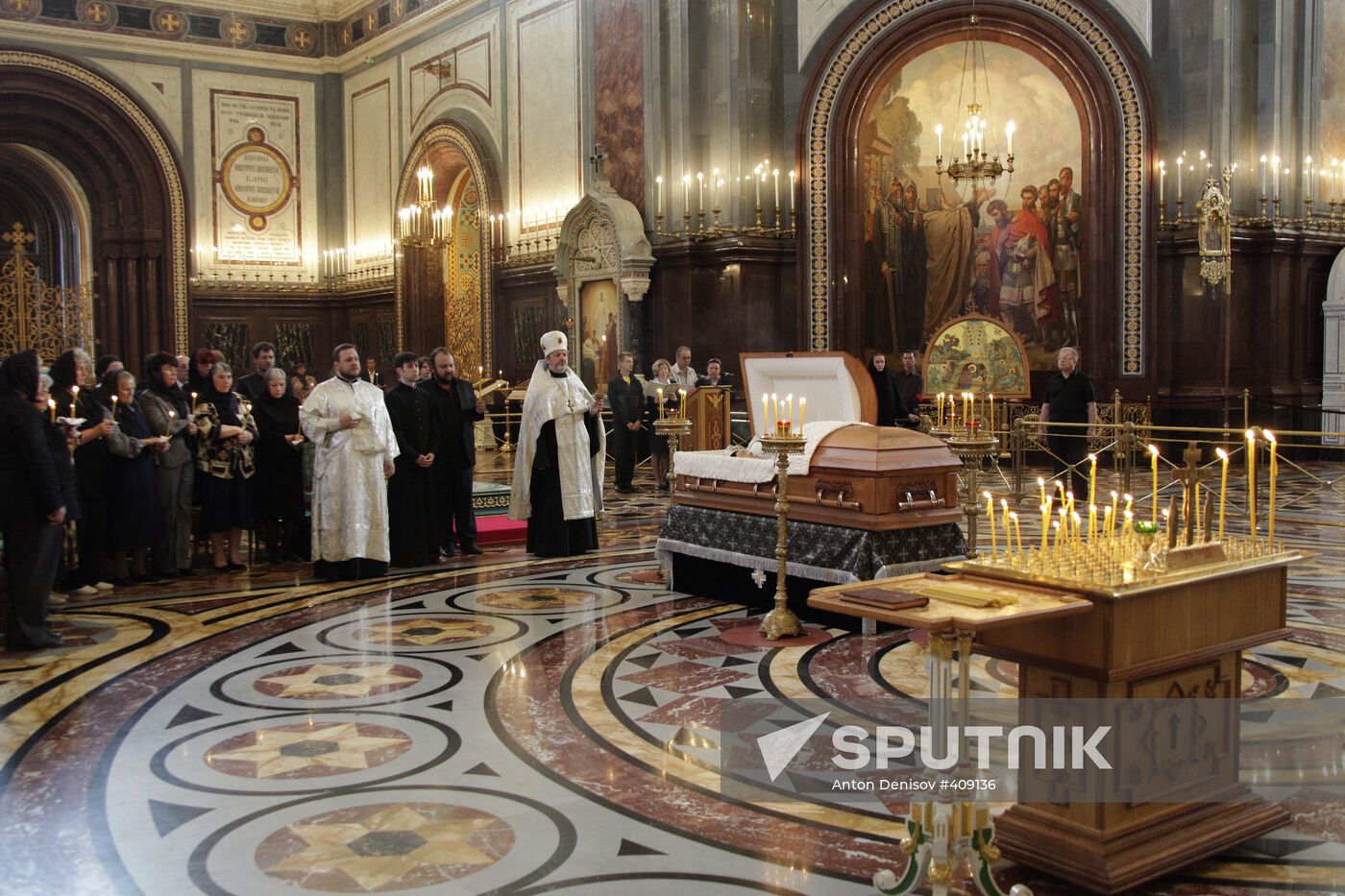 People bid farewell to Lyudmila Zykina