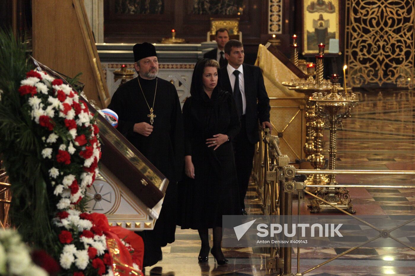 People bid farewell to singer Lyudmila Zykina