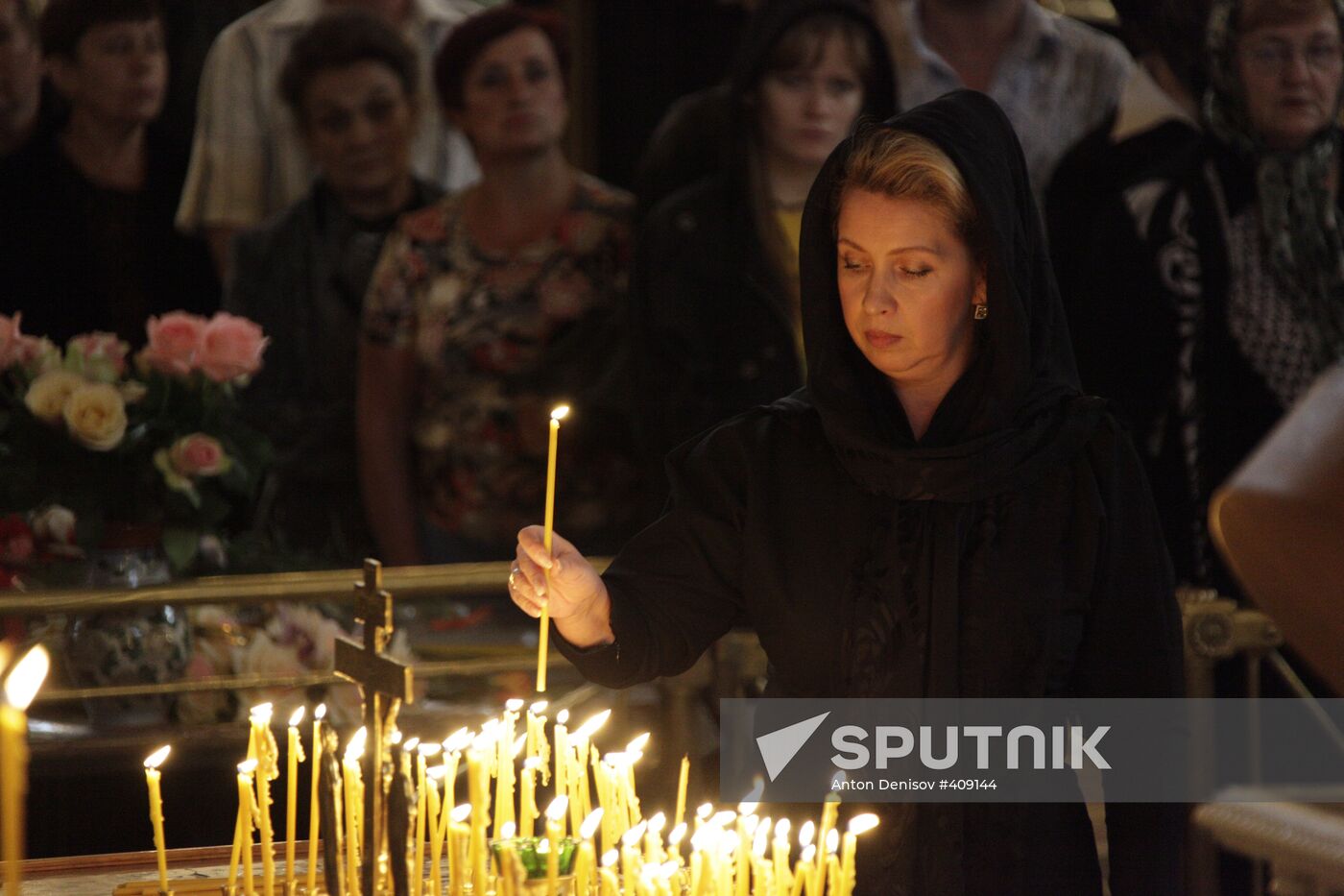 People bid farewell to singer Lyudmila Zykina