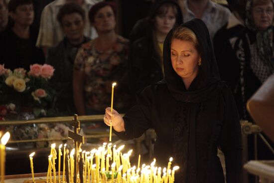 People bid farewell to singer Lyudmila Zykina