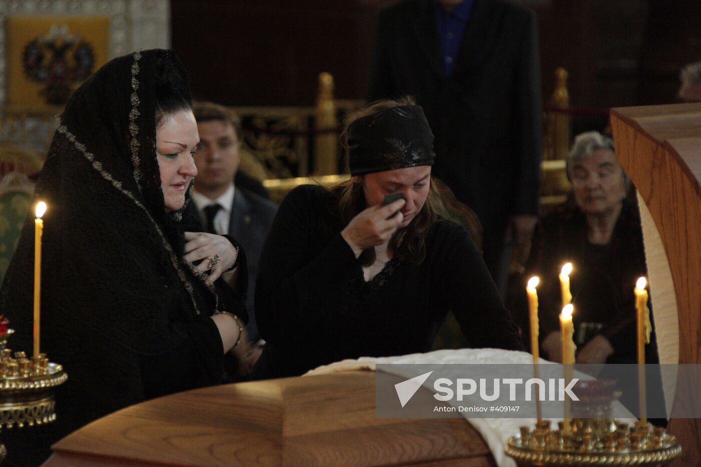 People's Artist of Soviet Union Lyudmila Zykina lying in state