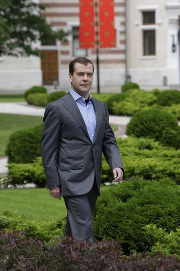 Dmitry Medvedev meets with Seliger 2009 forum participants