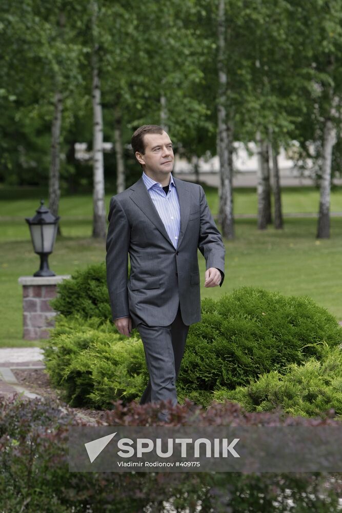 Dmitry Medvedev meets with Seliger 2009 forum participants