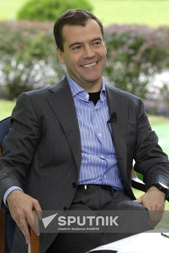 Dmitry Medvedev meets with Seliger 2009 forum participants