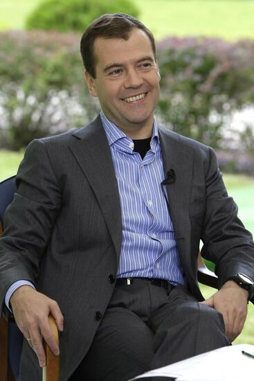 Dmitry Medvedev meets with Seliger 2009 forum participants