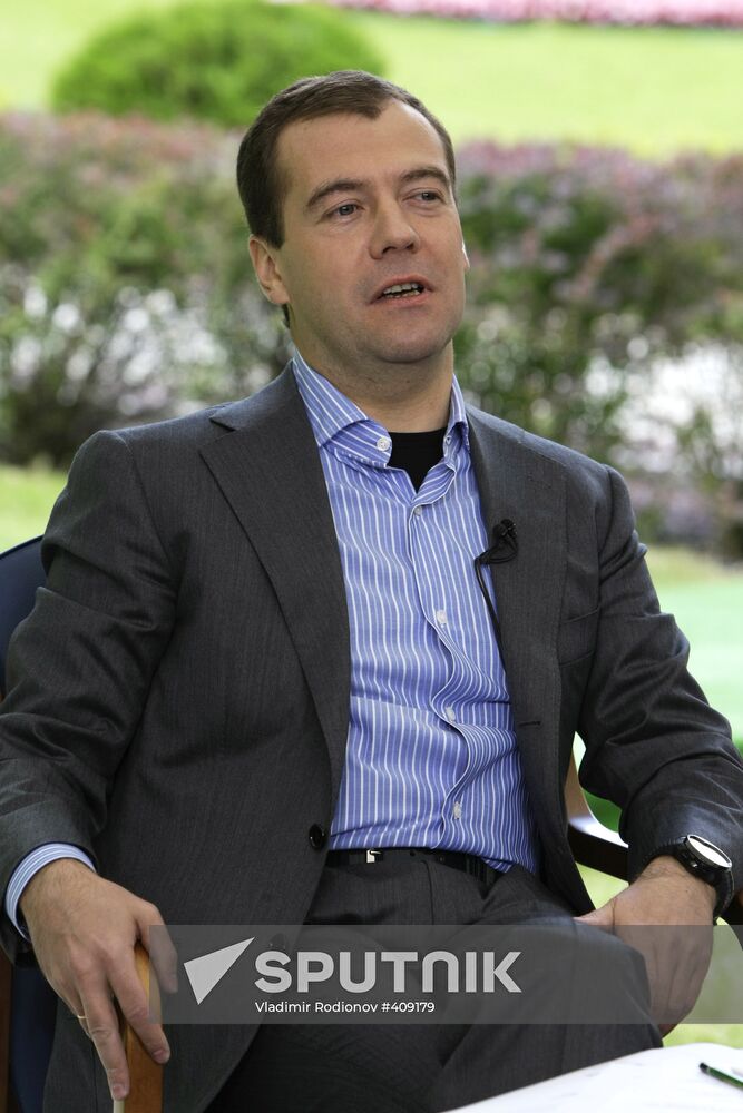 Dmitry Medvedev meets with Seliger 2009 forum participants