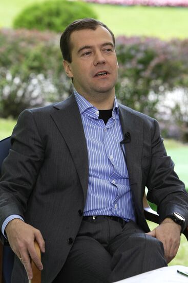 Dmitry Medvedev meets with Seliger 2009 forum participants