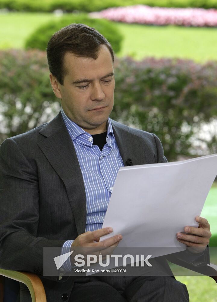 Dmitry Medvedev meets with Seliger 2009 forum participants