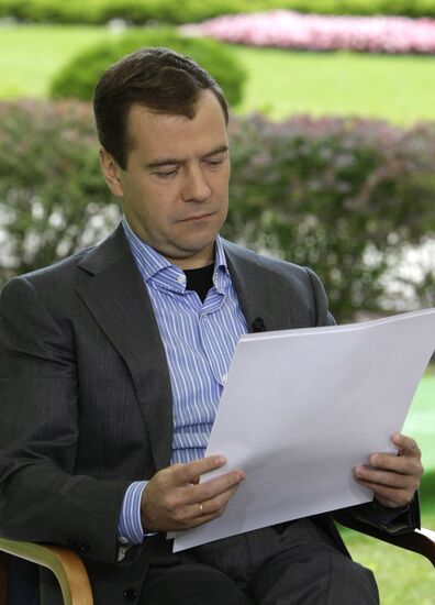 Dmitry Medvedev meets with Seliger 2009 forum participants