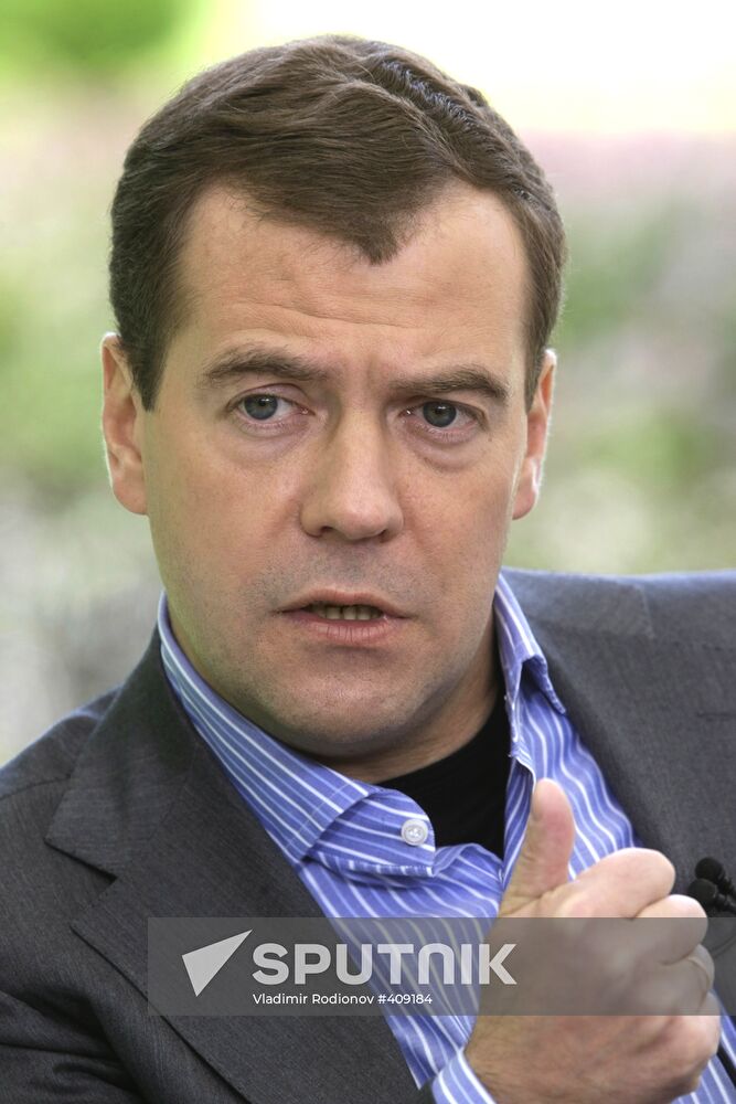 Dmitry Medvedev meets with Seliger 2009 forum participants