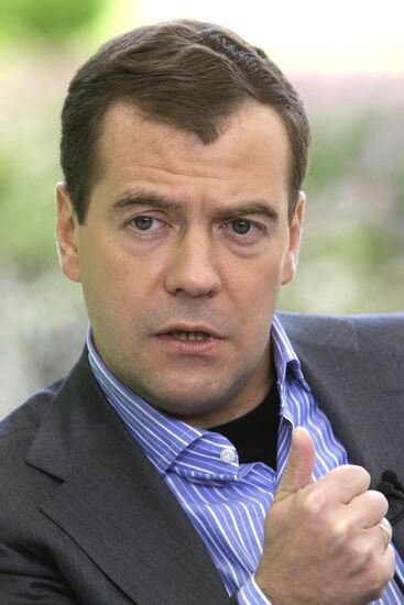 Dmitry Medvedev meets with Seliger 2009 forum participants