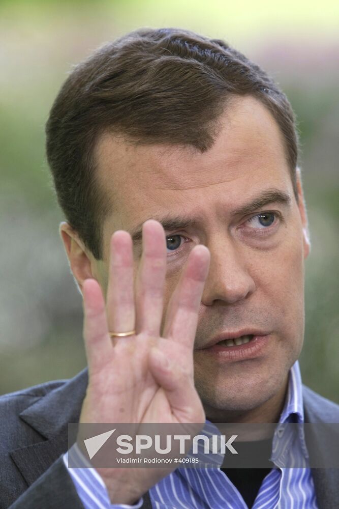 Dmitry Medvedev meets with Seliger 2009 forum participants