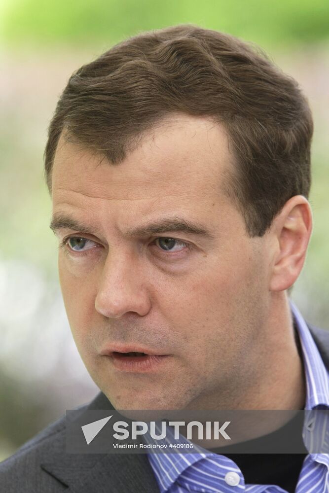 Dmitry Medvedev meets with Seliger 2009 forum participants