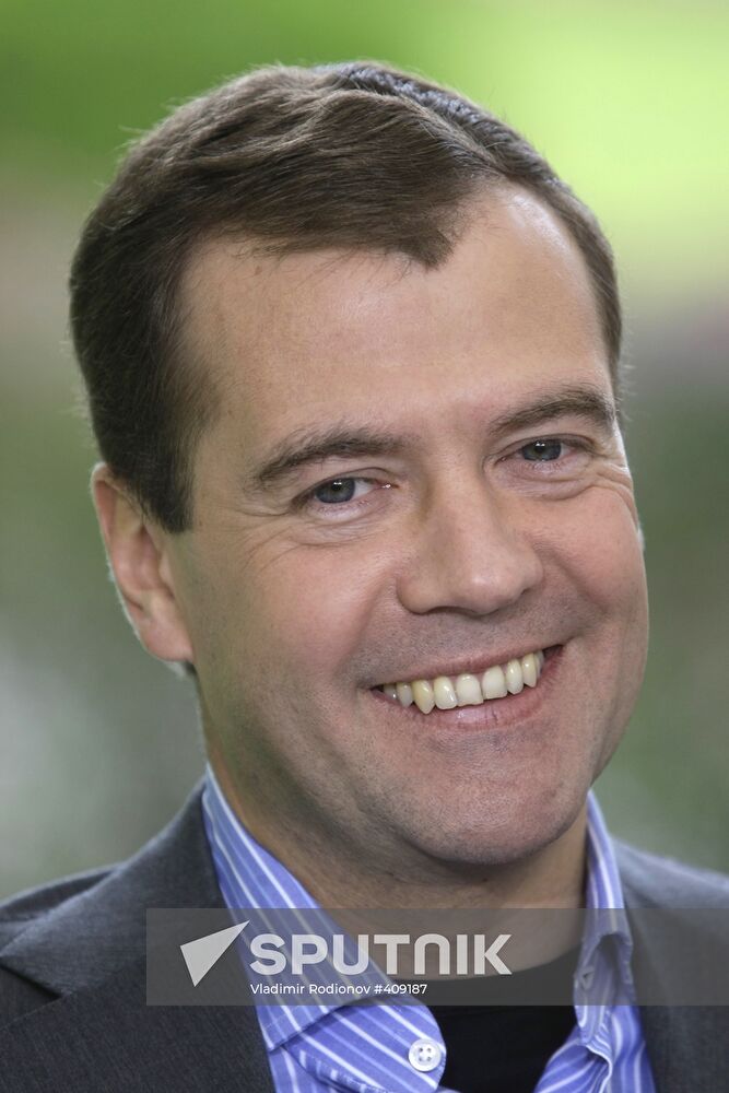 Dmitry Medvedev meets with Seliger 2009 forum participants