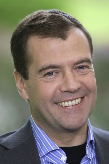 Dmitry Medvedev meets with Seliger 2009 forum participants