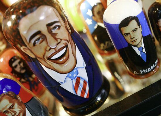 Nesting dolls featuring Obama and Medvedev's portraits