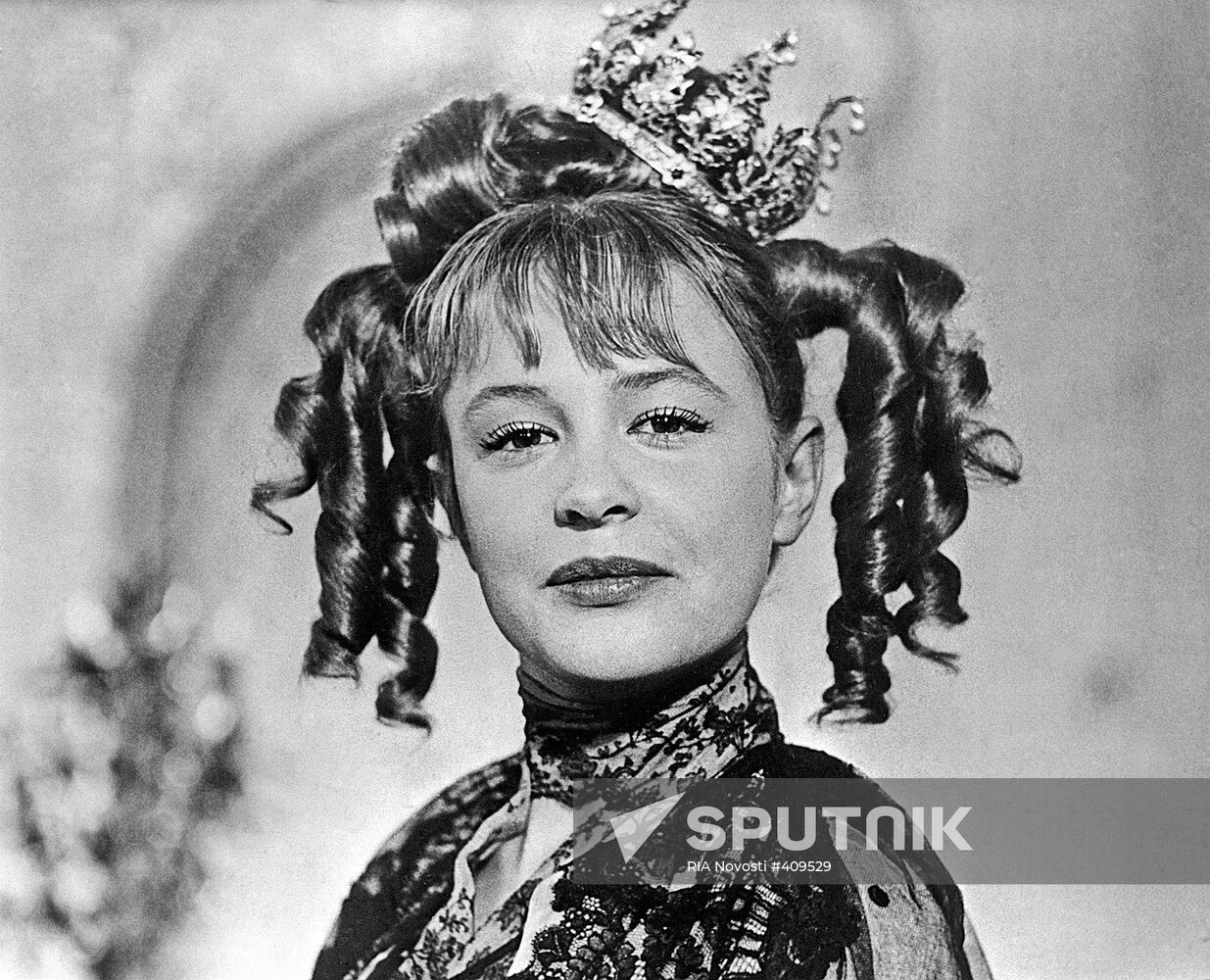 Marina Neyolova in A Very Old Story