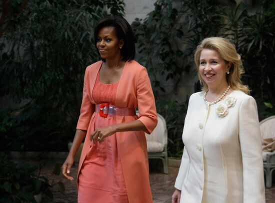 Svetlana Medvedeva meets with Michelle Obama