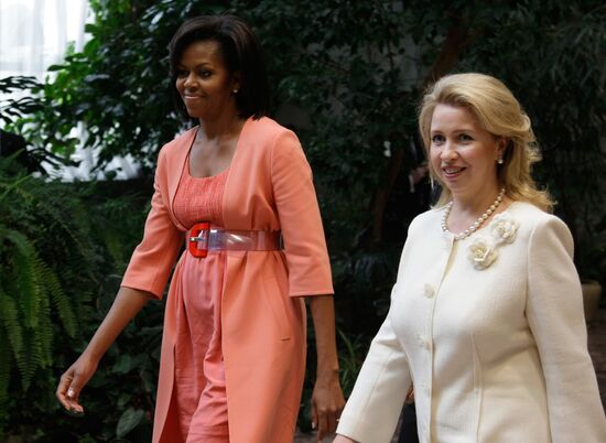 Svetlana Medvedeva meets with Michelle Obama