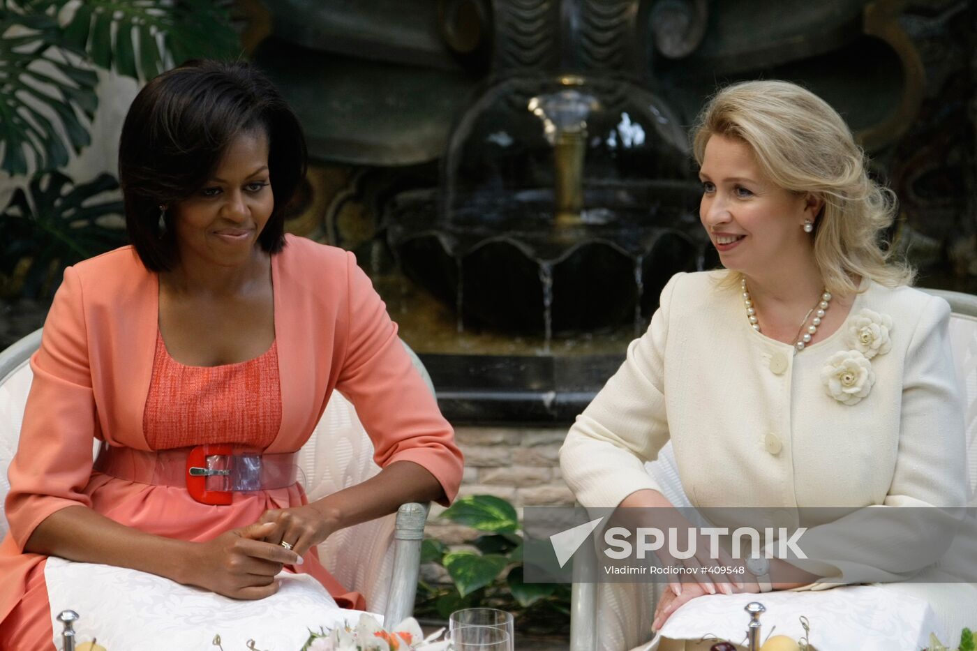 Svetlana Medvedeva meets with Michelle Obama