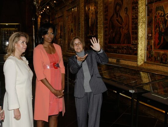 Svetlana Medvedeva and Michelle Obama visit Assumption Cathedral