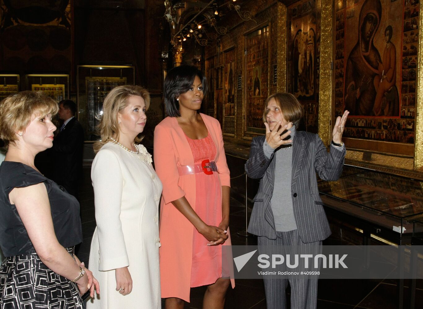 Svetlana Medvedeva and Michelle Obama visit Assumption Cathedral