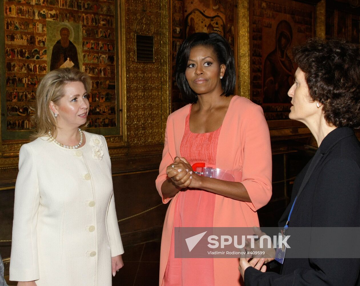 Svetlana Medvedeva and Michelle Obama visit Assumption Cathedral